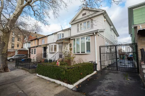 1625 W 2nd St, New York, NY 11223-1623