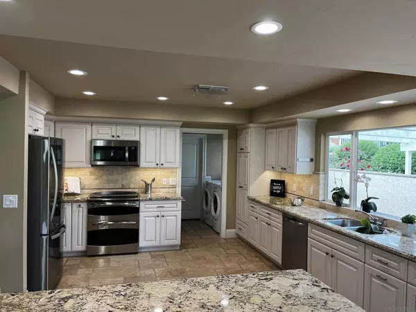 17321 Grandee Pl, San Diego, CA 92128