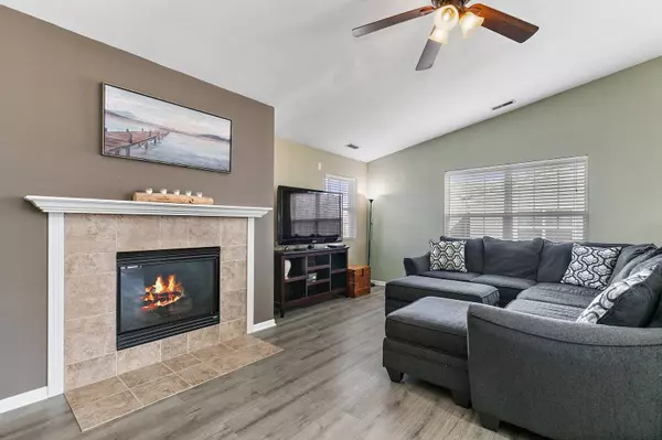 2613 Christie DR #2613, Algonquin, IL 60102