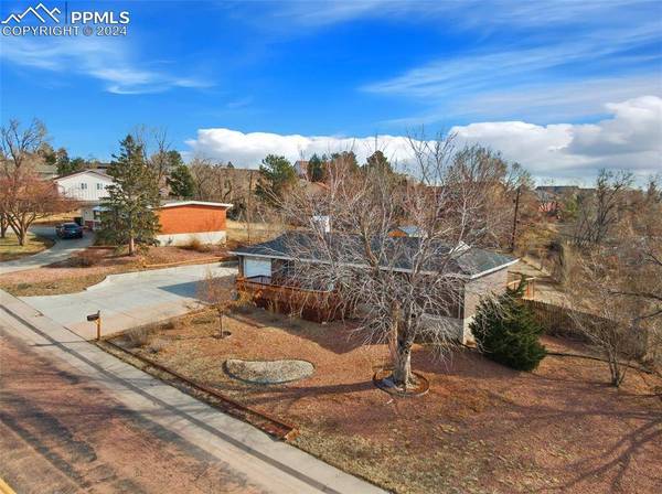 613 Crestridge AVE, Colorado Springs, CO 80906