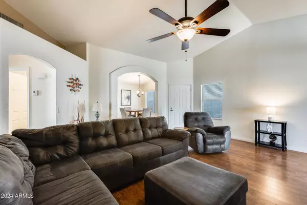 3158 E WAHALLA Lane, Phoenix, AZ 85050