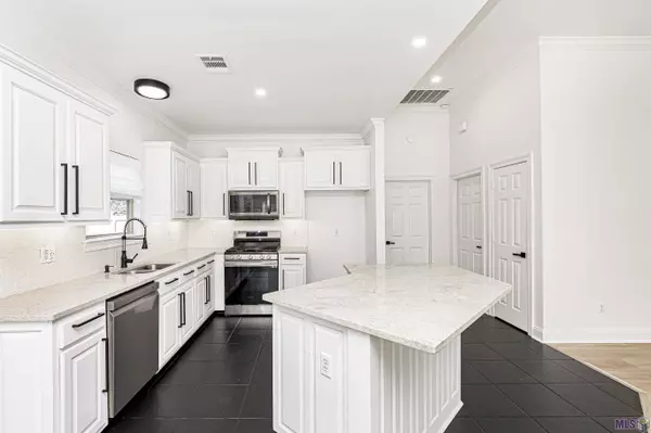 41050 LAKEWAY COVE AVE, Gonzales, LA 70737