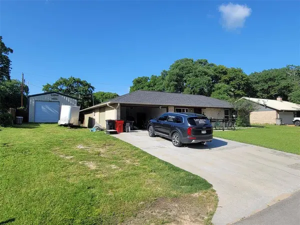 7048 Allyn Drive, Azle, TX 76020