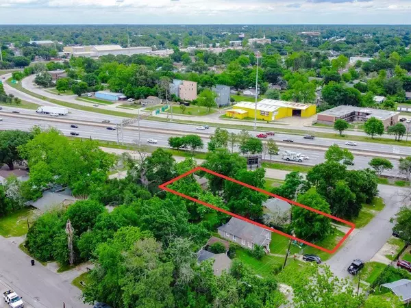 406 Robert Lee Road, Houston, TX 77009