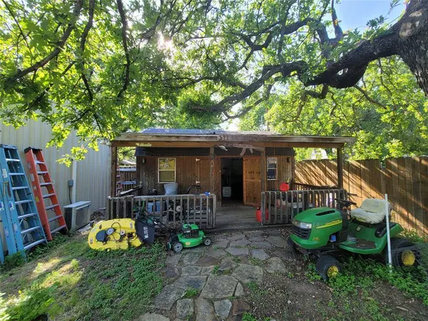 7048 Allyn Drive, Azle, TX 76020