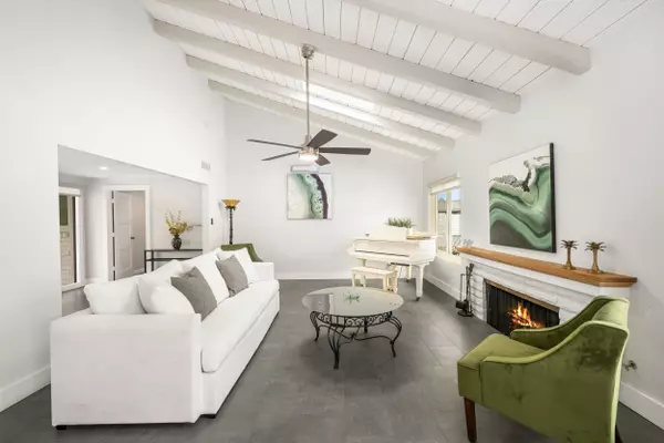 18961 Castlegate Ln, Santa Ana, CA 92705-2801