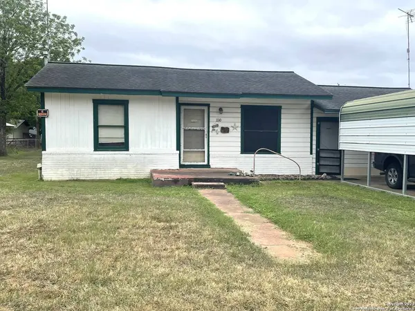 1110 PLUM ST, Jourdanton, TX 78026-2329