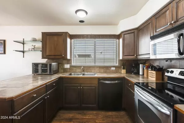 3158 E WAHALLA Lane, Phoenix, AZ 85050