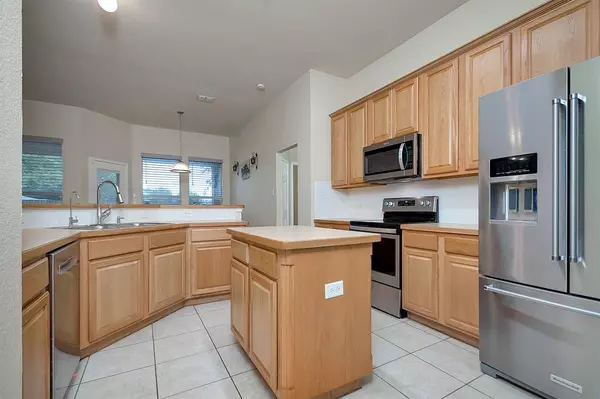 513 Harbor Crest Road, Azle, TX 76020