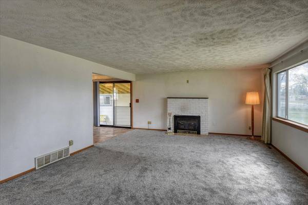 5320 N Chase Rd, Newman Lake, WA 99025