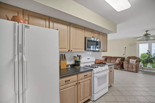 1360 Fairmont RD, Hoffman Estates, IL 60169