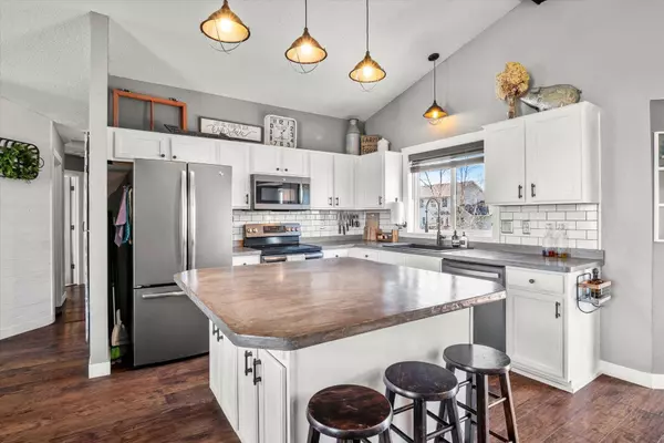 1107 N Cheyenne ST, Roberts, WI 54023