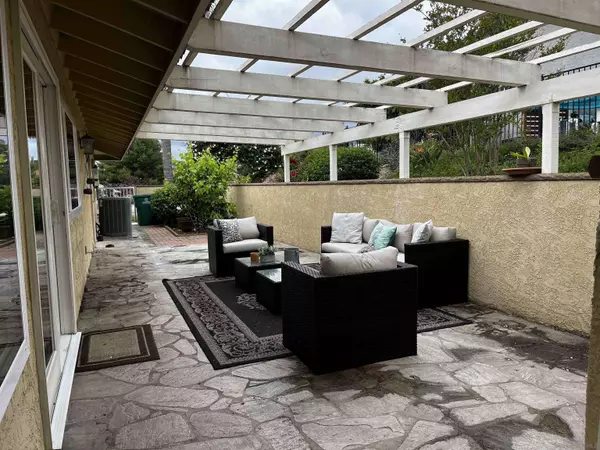 17321 Grandee Pl, San Diego, CA 92128