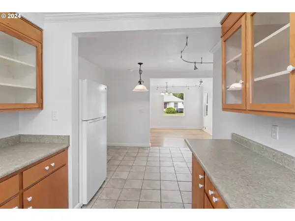 1421 PARKER ST, Springfield, OR 97477