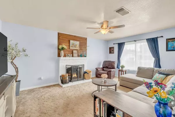 9152 Starina WAY, Sacramento, CA 95826