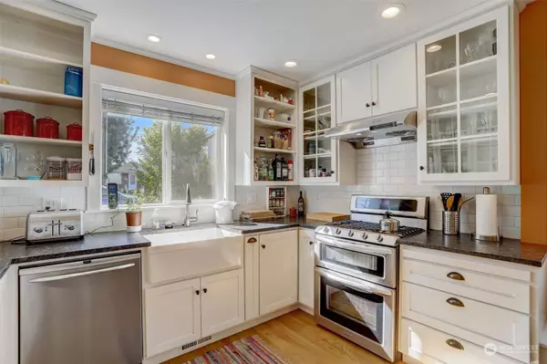 3248 61st Ave AVE SW, Seattle, WA 98116