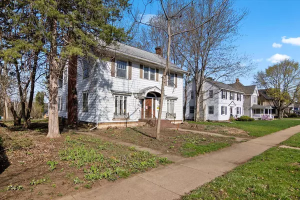 817 3rd ST, Hudson, WI 54016