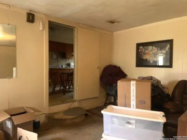 1110 PLUM ST, Jourdanton, TX 78026-2329