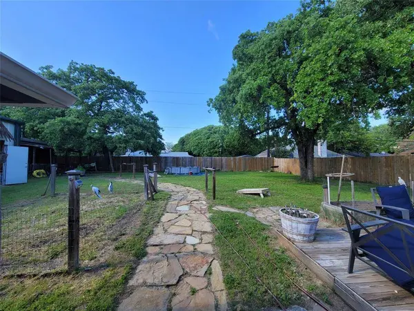 7048 Allyn Drive, Azle, TX 76020