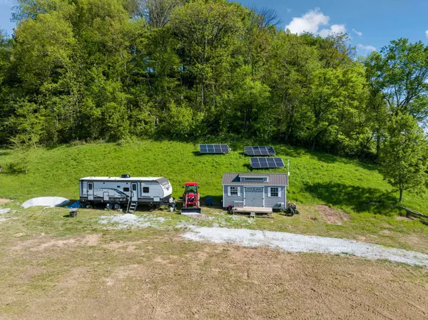 40 Hackett Valley Rd, Hickman, TN 38567