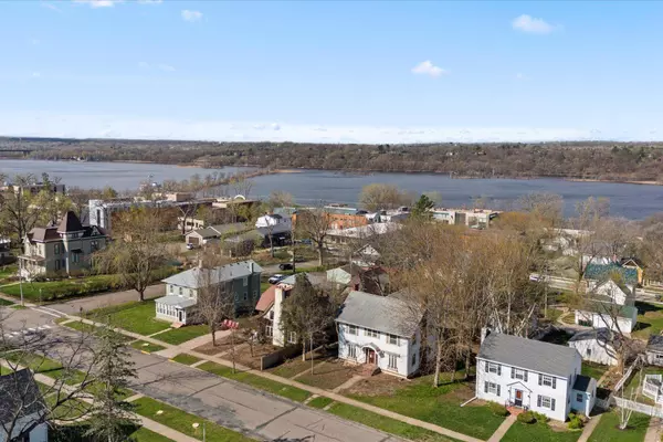 817 3rd ST, Hudson, WI 54016