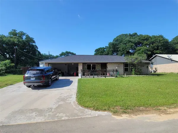 7048 Allyn Drive, Azle, TX 76020