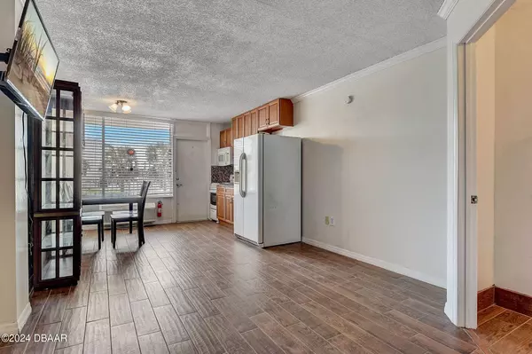 935 S Atlantic AVE #202, Daytona Beach, FL 32118