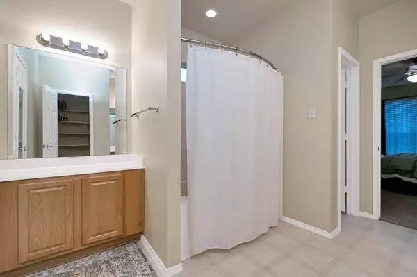 513 Harbor Crest Road, Azle, TX 76020