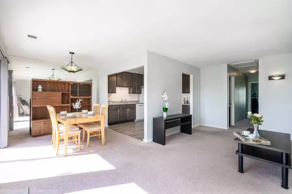 369 Heather Court #B2, Schaumburg, IL 60193