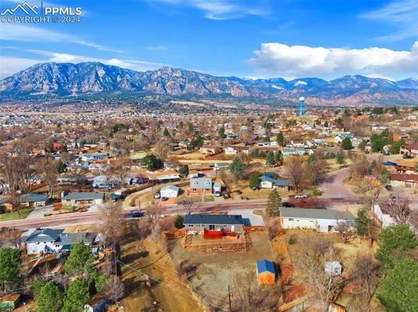 613 Crestridge AVE, Colorado Springs, CO 80906