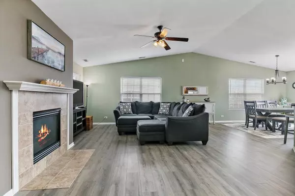 2613 Christie DR #2613, Algonquin, IL 60102