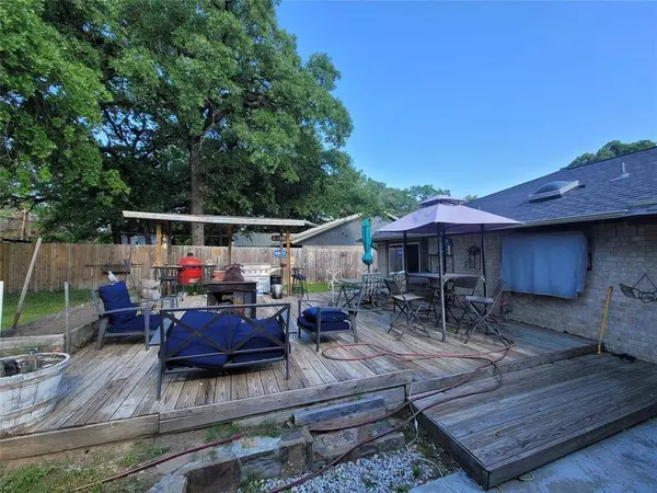 7048 Allyn Drive, Azle, TX 76020