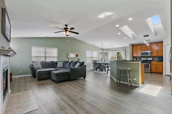 2613 Christie DR #2613, Algonquin, IL 60102