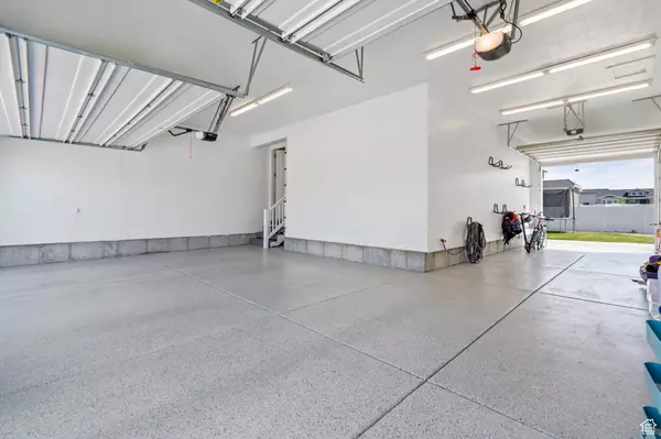 2444 N STANLEY CRANE DR, Clinton, UT 84015