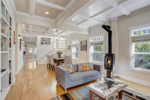 3248 61st Ave AVE SW, Seattle, WA 98116