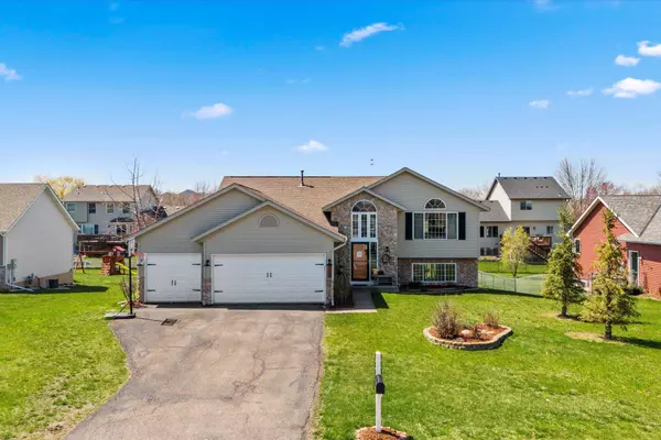 1107 N Cheyenne ST, Roberts, WI 54023