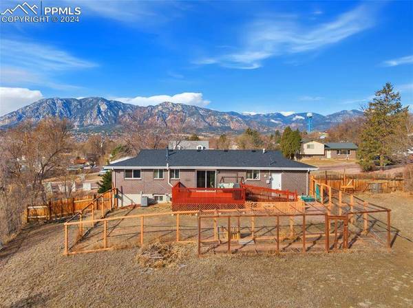 613 Crestridge AVE, Colorado Springs, CO 80906