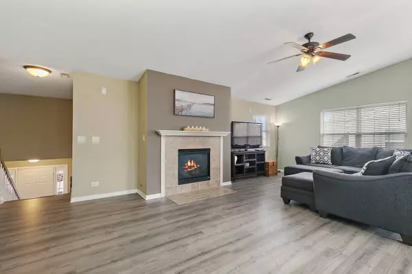 2613 Christie DR #2613, Algonquin, IL 60102