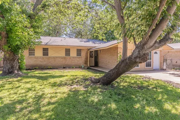 1612 Continental Drive, Blue Mound, TX 76131