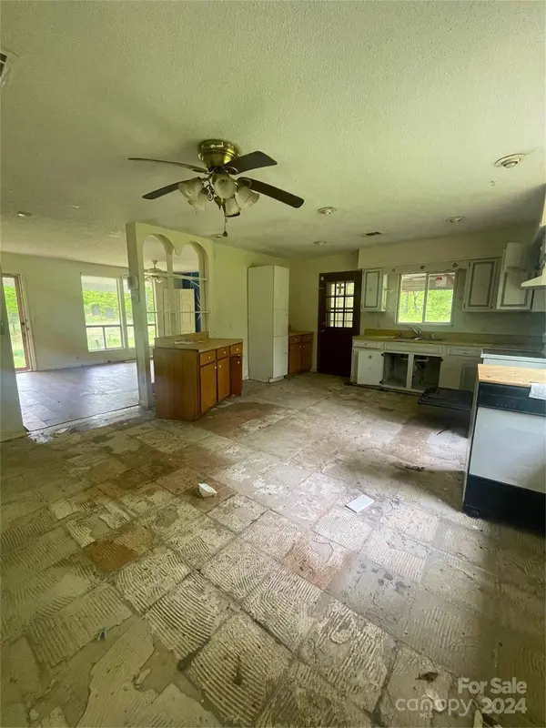 104 Glenn Oaks DR, Lawndale, NC 28090