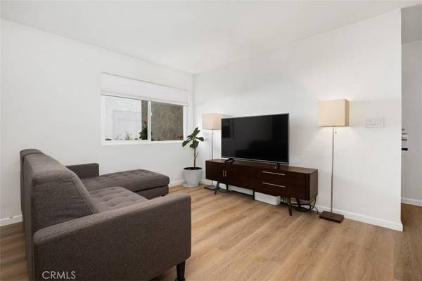 17574 Vandenberg LN #2, Tustin, CA 92780