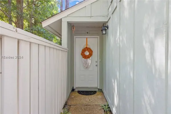 17 Broomsedge CT, Hilton Head Island, SC 29926