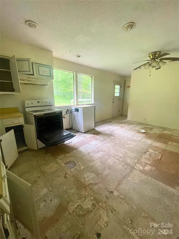 104 Glenn Oaks DR, Lawndale, NC 28090