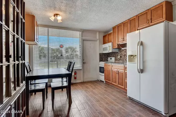 935 S Atlantic AVE #202, Daytona Beach, FL 32118