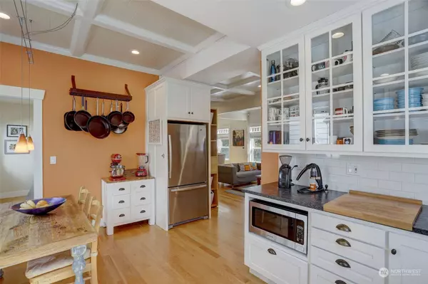 3248 61st Ave AVE SW, Seattle, WA 98116