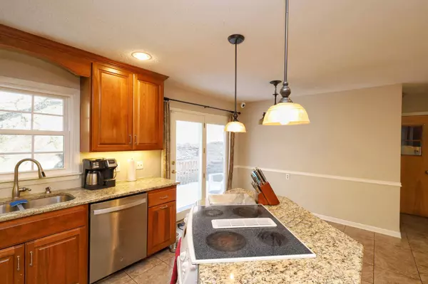 1015 Sierra LN NE, Rochester, MN 55906