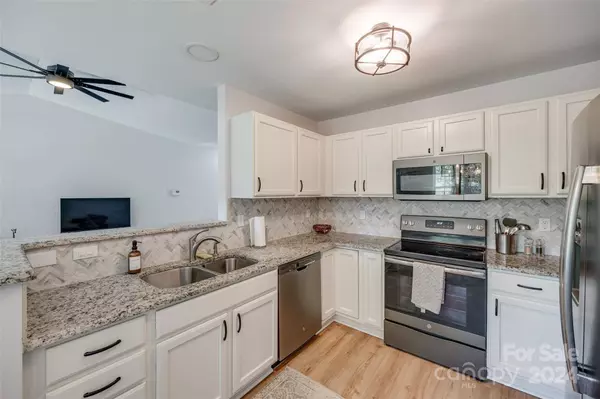 12611 Beddingfield DR, Charlotte, NC 28278