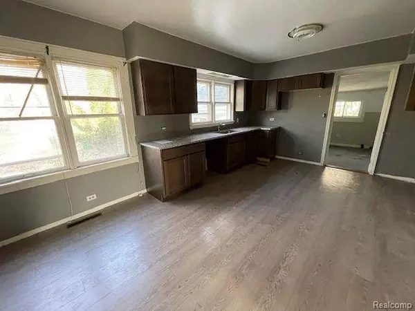 33718 EDMONTON Street, Farmington Hills, MI 48335