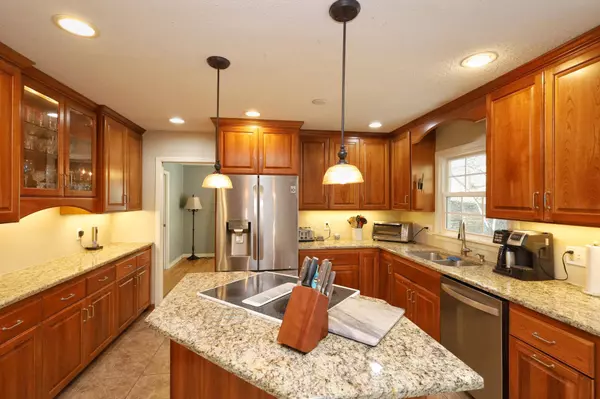 1015 Sierra LN NE, Rochester, MN 55906