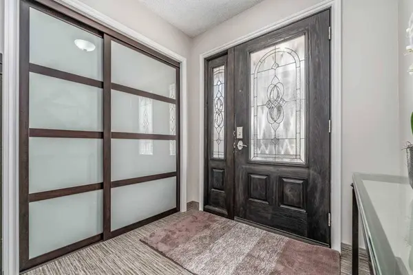 25 Stradwick PL SW, Calgary, AB T2P 3T7